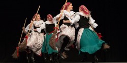 Gratka dla miłośników folkloru. ZPiT Politechniki Warszawskiej zatańczył z ZPiT Suwalszczyzna w SOK