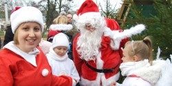 Święty Mikołaj odwiedził Suwałki w czasie Wigilii Miejskiej. Grzecznych dzieci było baaardzo dużo!