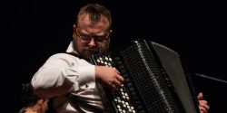 Koncert Rafała Grząki – porywający akordeon w Filharmonii Suwałk