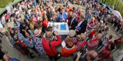 W Suwałkach świętowano 15-lecie Polski w Unii Europejskiej. Była ,,Oda do radości” i wyjątkowy tort